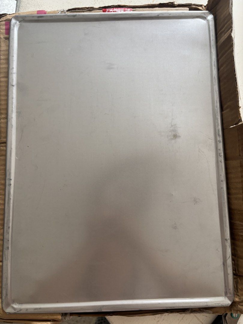 BRAND NEW 3 pcs cookie baking tray (Category: Bakeware) located in San Juan City. Submitted by moon.riverandme (Listing ID 1452891275, Image 2). Description: Brand New NEVER USED Baking Tray 3 pcs perfect for ovens - for baking cookies and pastries Rfs: doesnt fit my oven.