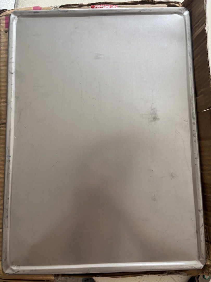 BRAND NEW 3 pcs cookie baking tray (Category: Bakeware) located in San Juan City. Submitted by moon.riverandme (Listing ID 1452891275, Image 1). Description: Brand New NEVER USED Baking Tray 3 pcs perfect for ovens - for baking cookies and pastries Rfs: doesnt fit my oven.