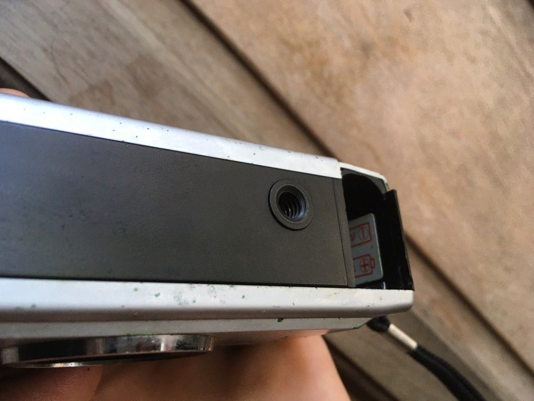 Camera for parts (Category: Cameras) located in Las Pinas. Submitted by film101 (Listing ID 1452931939, Image 3). Description: Konica AF3D No power /for repair or parts Php 850 Pocket fujica flash AW -no batt cover/untested Php 350 Konica MR 70 lx Tele wide No batt cover Untested As-is 850.