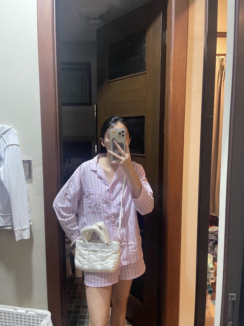 Charlotte Tilbury Puffer Bag White (Category: Luxury Bags & Wallets) located in Davao. Submitted by julyanna522 (Listing ID 1447916217, Image 3). Description: - Brand new - With detachable sling - Bought from beautyhub.dvo - RFS: Decluttering Slightly negotiable for sure buyers 😊 .