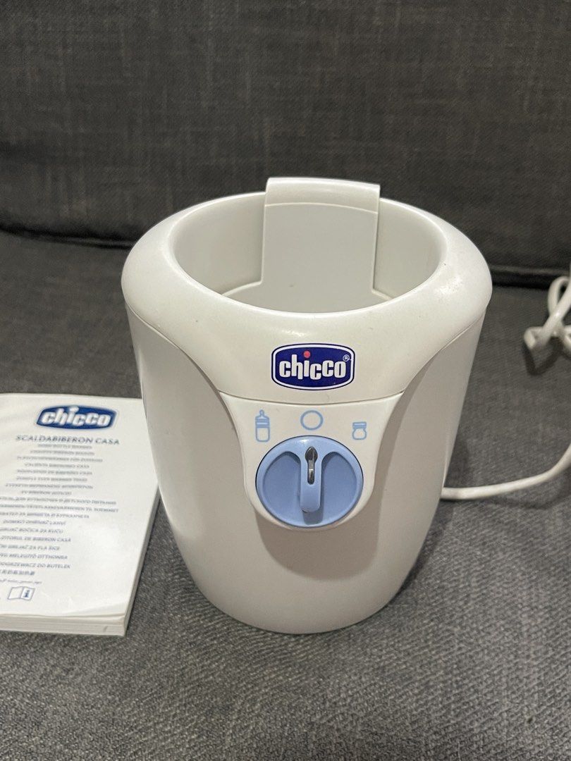 Chicco Home Bottle Warmer Scaldabiberon Casa (Category: Breastfeeding & Bottle Feeding) located in Las Pinas. Submitted by xtnabrera (Listing ID 1452971815, Image 2). Description: - Warms milk and baby food quickly and gently. - Preserves essential milk properties. - Two programs: one for feeding bottles, one for food jars. - Safe stop function: automatically switches off after 1 hour. - Practical design for easy handling. - Works with 220-240V p