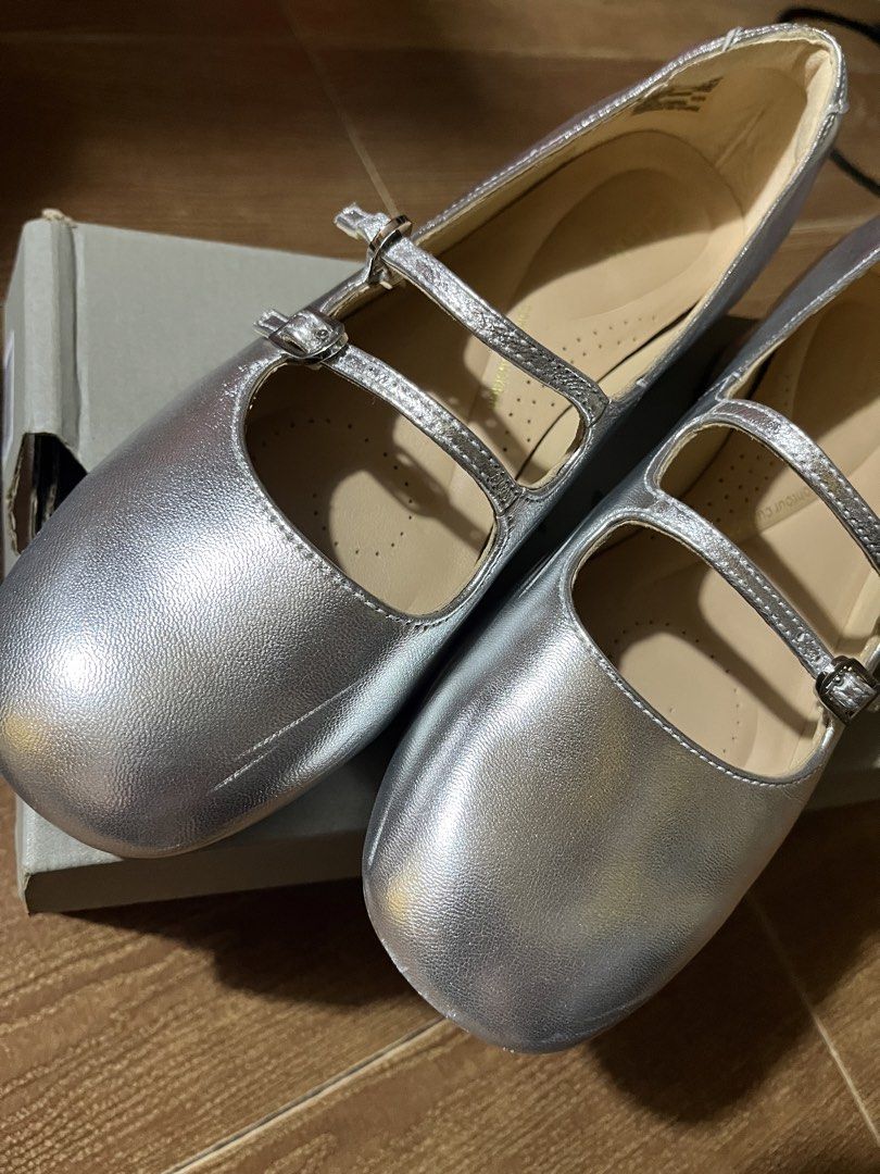 Clarks Daiss30 Mary Jane Block Heels Metallic Silver (Category: Heels) located in Quezon City. Submitted by notabbie (Listing ID 1452999568, Image 3). Description: 🌸 the shoes have scratches (please see pics) 🌸 worn a few times with socks 🌸 rfs: declutterring 🌸 bought this for Php6,200 at Rustan’s.