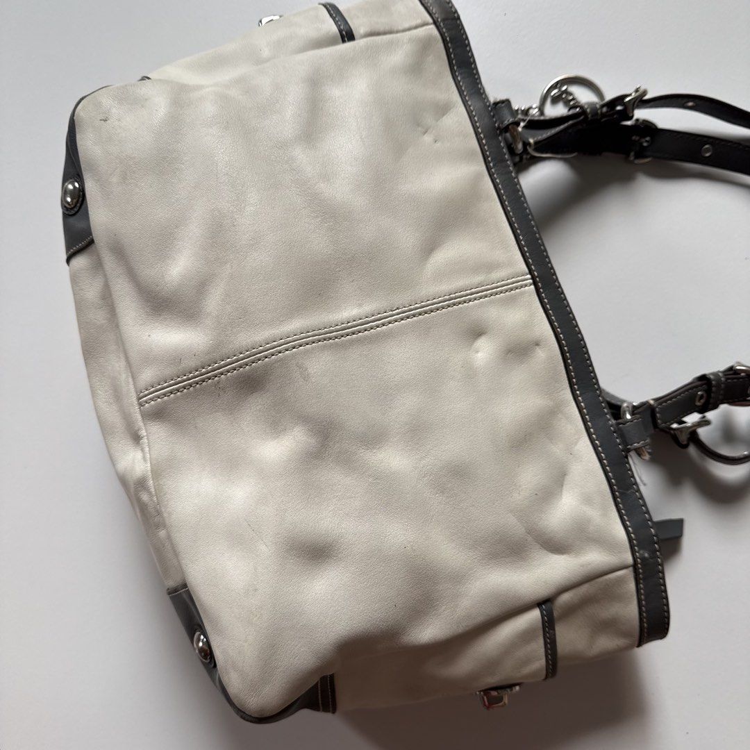 Coach east west white gray shoulder (Category: Luxury Bags & Wallets) located in Cavite. Submitted by kalebfindsluxs (Listing ID 1453029368, Image 2). Description: Coach east west white gray shoulder Good Sign of usage Leather rubs scratches Check details - 2k + sf Loc cavite Jnt / lalamove .