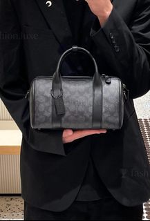 (Category: ) located in . Submitted by fashion.luxe (Listing ID 1453009593, Image 1). Description: .
