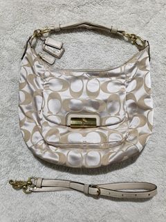 (Category: ) located in . Submitted by out.thrift (Listing ID 1452961041, Image 1). Description: .