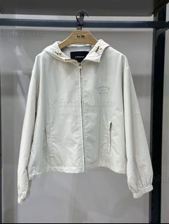 (Category: ) located in . Submitted by fashion.luxe (Listing ID 1453029012, Image 1). Description: .