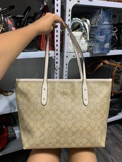 (Category: ) located in . Submitted by _prettysimplecollection (Listing ID 1453033065, Image 1). Description: .