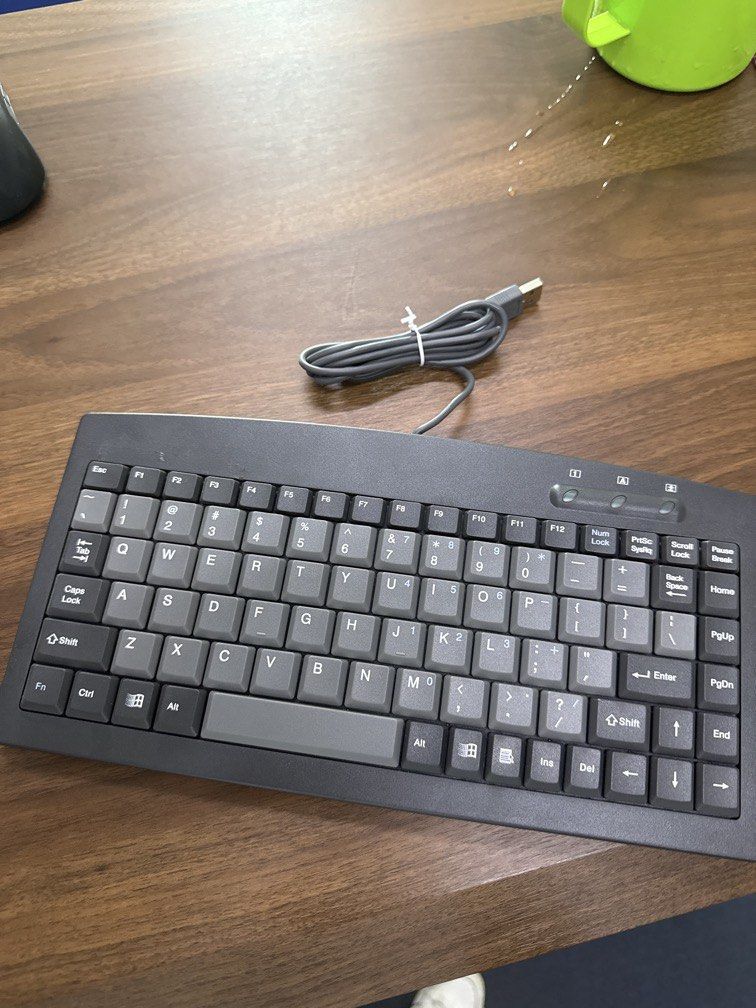 Computer Keyboard (Category: Computer Keyboard) located in Georgetown. Submitted by smartease (Listing ID 1452935503, Image 1). Description: .