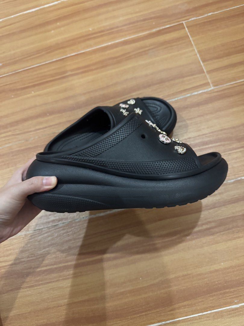 Crocs Classic Crush Slides in Black (Category: Slippers and slides) located in Manila. Submitted by camilla3000 (Listing ID 1452896050, Image 3). Description: Purchased last 2024. Barely used as you can see in very good condition! Original. Purchased from Official Crocs Store Free jibbitz included.