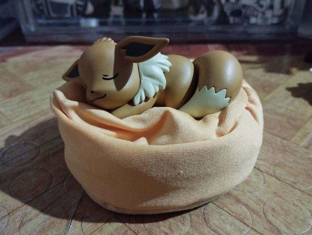 Cute Sleeping Eevee (Category: Designer & Blind Box Toys) located in Manila. Submitted by nishi.spideyyyyyy (Listing ID 1452938490, Image 2). Description: Eevee Miniso Figure.