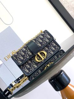 （分類：）位於 。 由 akuamiira 提交（商品編號 1452887335，圖片 1）。簡介： 。