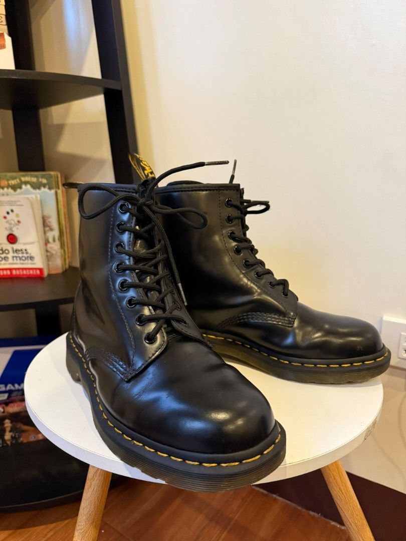 Dr. Martens 1460 boots (Category: Boots) located in Cabatuan. Submitted by kulas799 (Listing ID 1452979795, Image 2). Description: Dr. Martens 1460 Size 9 US mens rfs. sizing up.