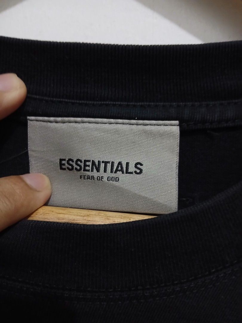 ESSENTIALS (Category: Tshirts & Polo Shirts ) located in Manila. Submitted by closky (Listing ID 1452965706, Image 3). Description: ESSENTIALS Size: Medium Dimension: Width - 22 Length - 27 colorrate:9/10 Issue/Flaws: cut washtag/need wash💥 mine:350 📌Pasay City.