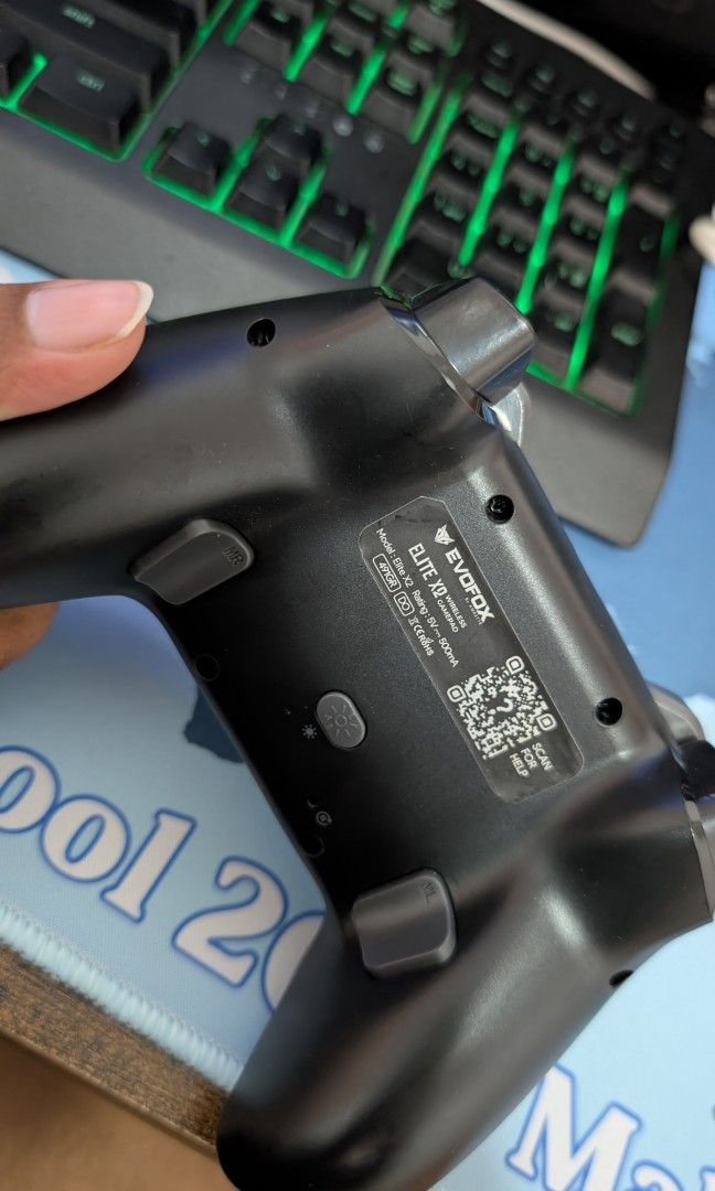 Evofox X2 Wireless Controller (Category: Controllers) located in Singapore. Submitted by justasingaporean_01 (Listing ID 1452897328, Image 3). Description: Not used much. bought it for PC gaming but have transitioned into PS gaming now. Fast Deal= 30$..