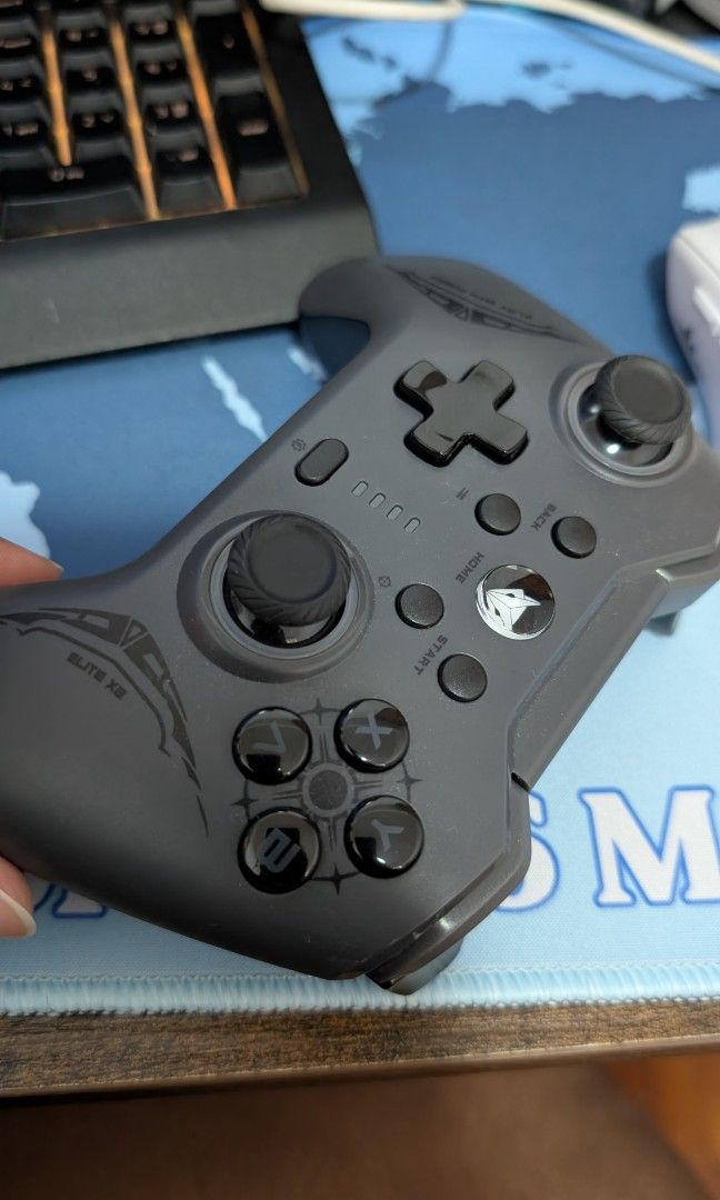 Evofox X2 Wireless Controller (Category: Controllers) located in Singapore. Submitted by justasingaporean_01 (Listing ID 1452897328, Image 2). Description: Not used much. bought it for PC gaming but have transitioned into PS gaming now. Fast Deal= 30$..
