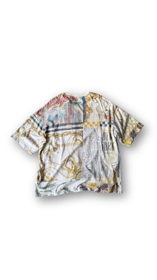 FIVE CM All Over Print Graphic T-Shirt (Category: Tshirts & Polo Shirts ) located in Manila. Submitted by scorpion.94 (Listing ID 1452924507, Image 3). Description: - Brand: FIVE CM - Style: Graphic T-Shirt - Design: All-over print with New York motifs and gold chain details - Neckline: Crew neck - Estimated Size: Medium (M) - Key Feature: Bold statement piece - Slightly Negotiable pass sa barat‼️.