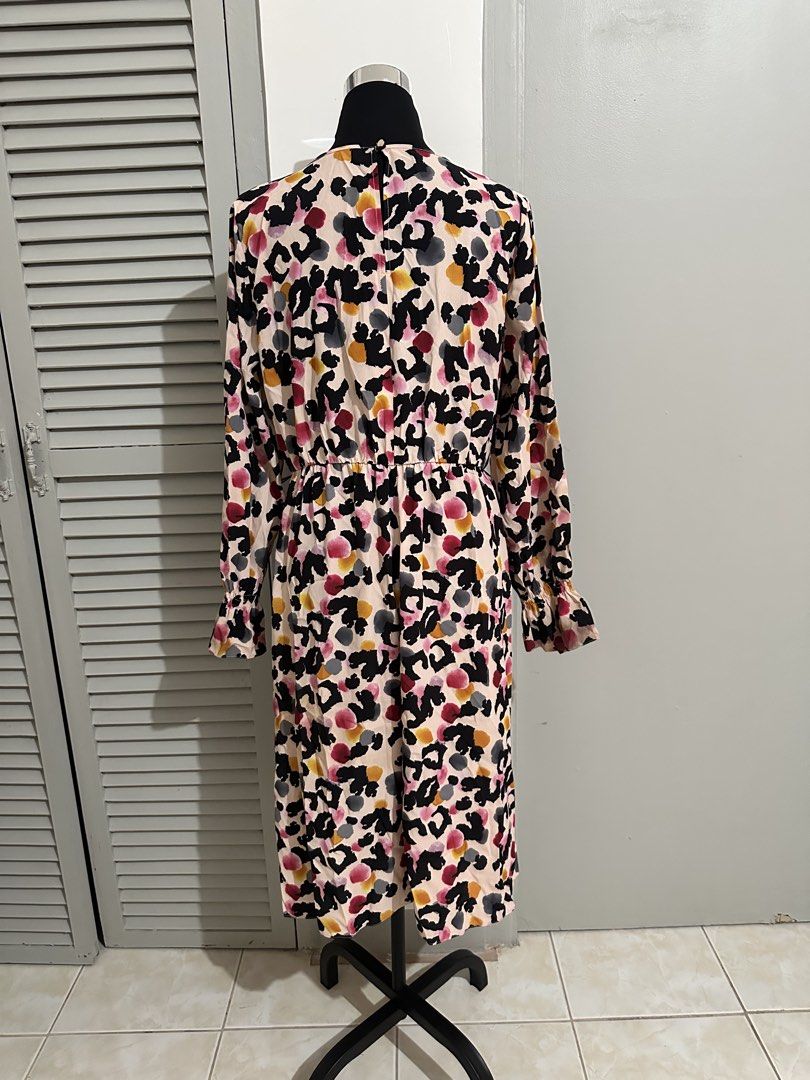 Floral dress (Category: Dresses) located in Balanga. Submitted by ruffa_assorted_item (Listing ID 1452891083, Image 2). Description: Sise up to large.