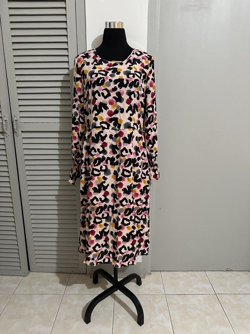 Floral dress (Category: Dresses) located in Balanga. Submitted by ruffa_assorted_item (Listing ID 1452891083, Image 1). Description: Sise up to large.