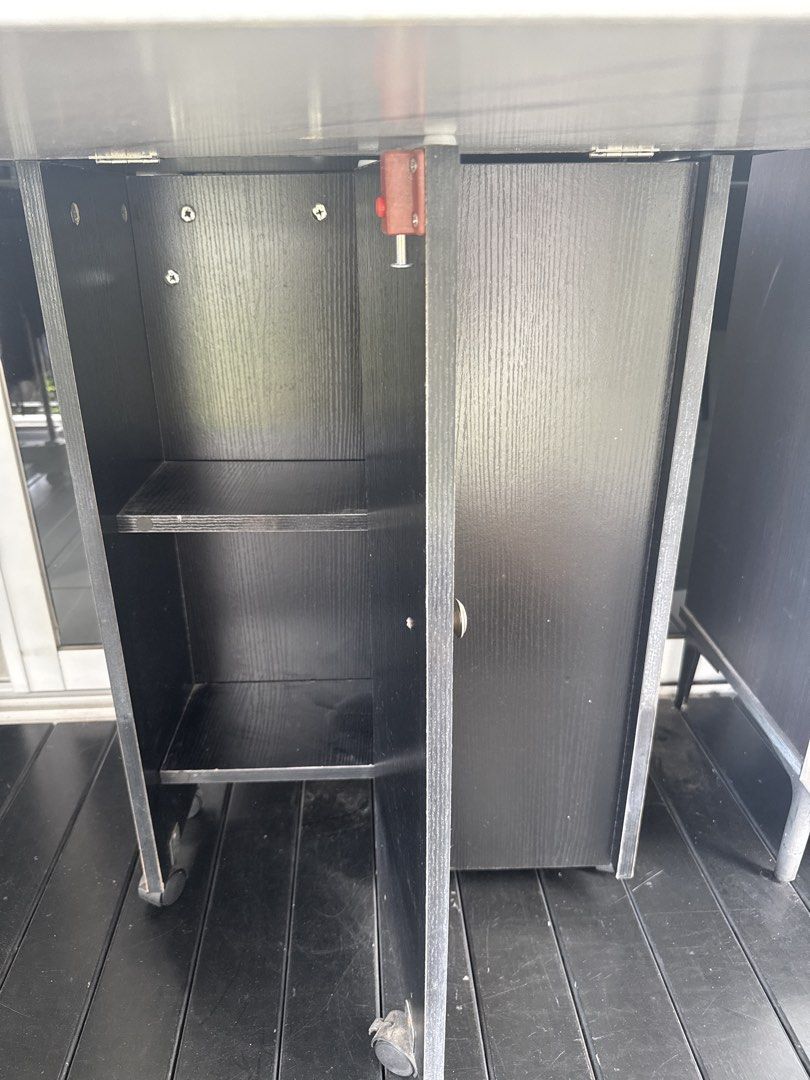 Foldable Table (Category: Tables & Sets) located in Singapore. Submitted by jochias (Listing ID 1452906364, Image 3). Description: Length of table when folded up 120cm Width 60cm Height 77cm Self collect from Punggol .