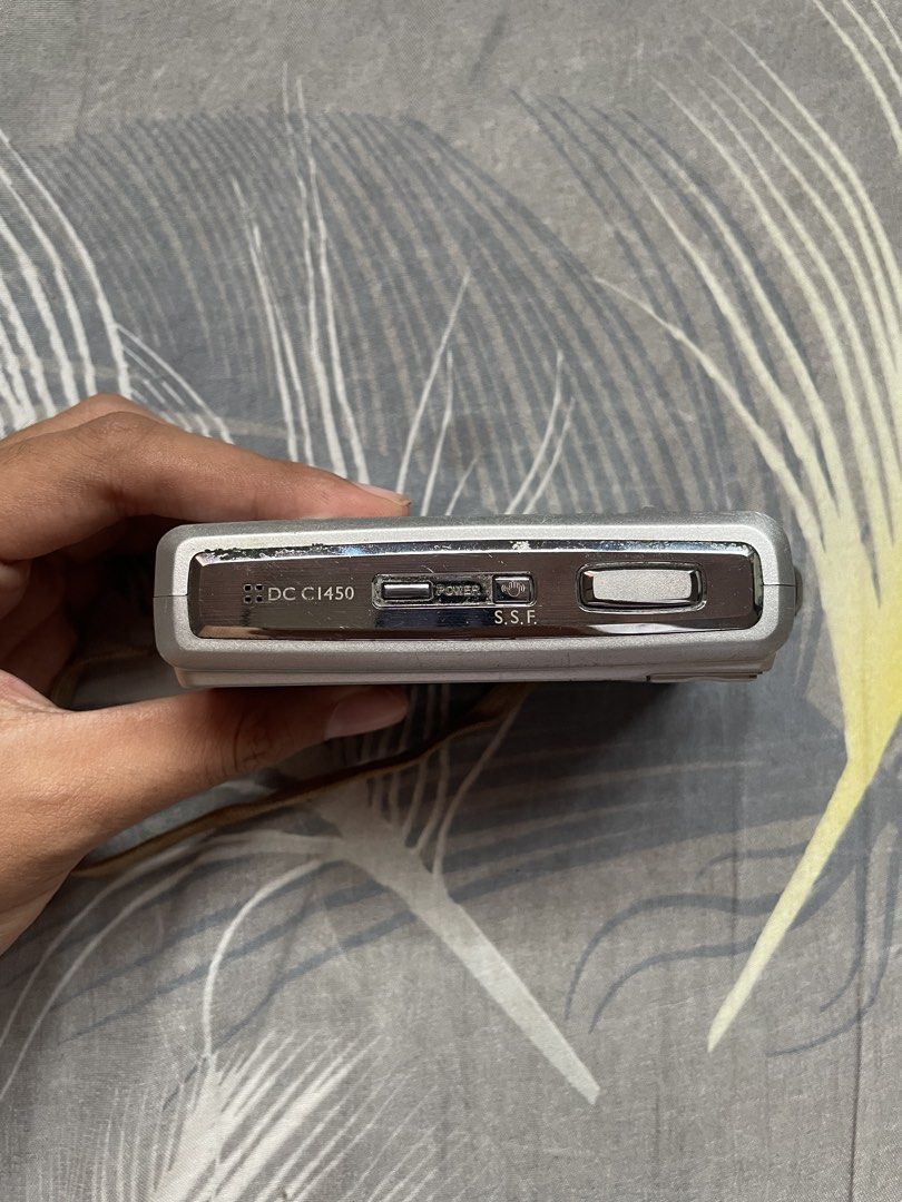 FOR PARTS ONLY! Defect Digicam (Category: Cameras) located in Manila. Submitted by nic0leng (Listing ID 1452928392, Image 3). Description: FOR PARTS ONLY!! - no warranty,noreturns, norefunds - Delivery MOP: Gcash MOD: jnt (shouldered by buyer).