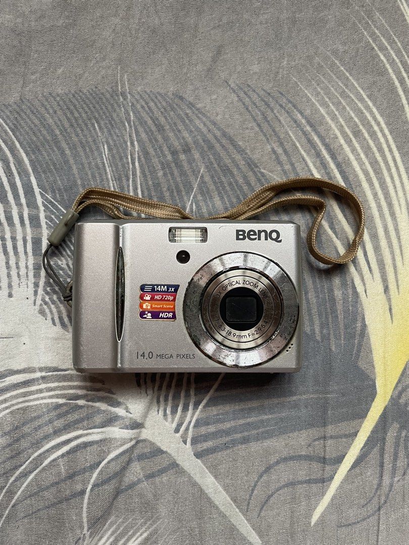 FOR PARTS ONLY! Defect Digicam (Category: Cameras) located in Manila. Submitted by nic0leng (Listing ID 1452928392, Image 1). Description: FOR PARTS ONLY!! - no warranty,noreturns, norefunds - Delivery MOP: Gcash MOD: jnt (shouldered by buyer).