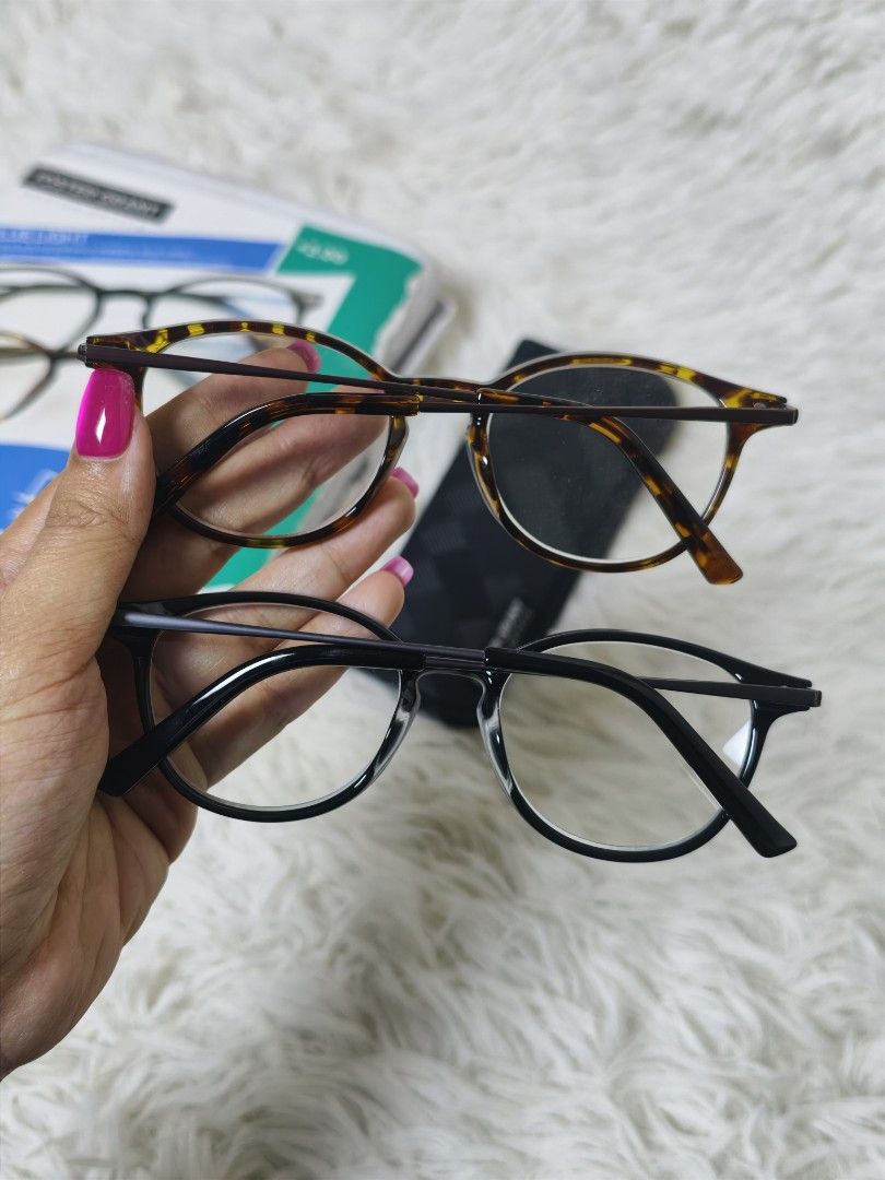 Foster Grant Blue Light Readers +2.00 with Case (Category: Sunglasses & Eyewear) located in Davao. Submitted by declutterdrop029 (Listing ID 1453001917, Image 3). Description: 2 brand new forster and grant anti blue light reading glasses from USA (what you see is what you get) grade 2.00 never used grade to high for my eyes, just opened to check the glasses. padala from usa. original price is 1500+ selling all for 1000 location Davao City meet up