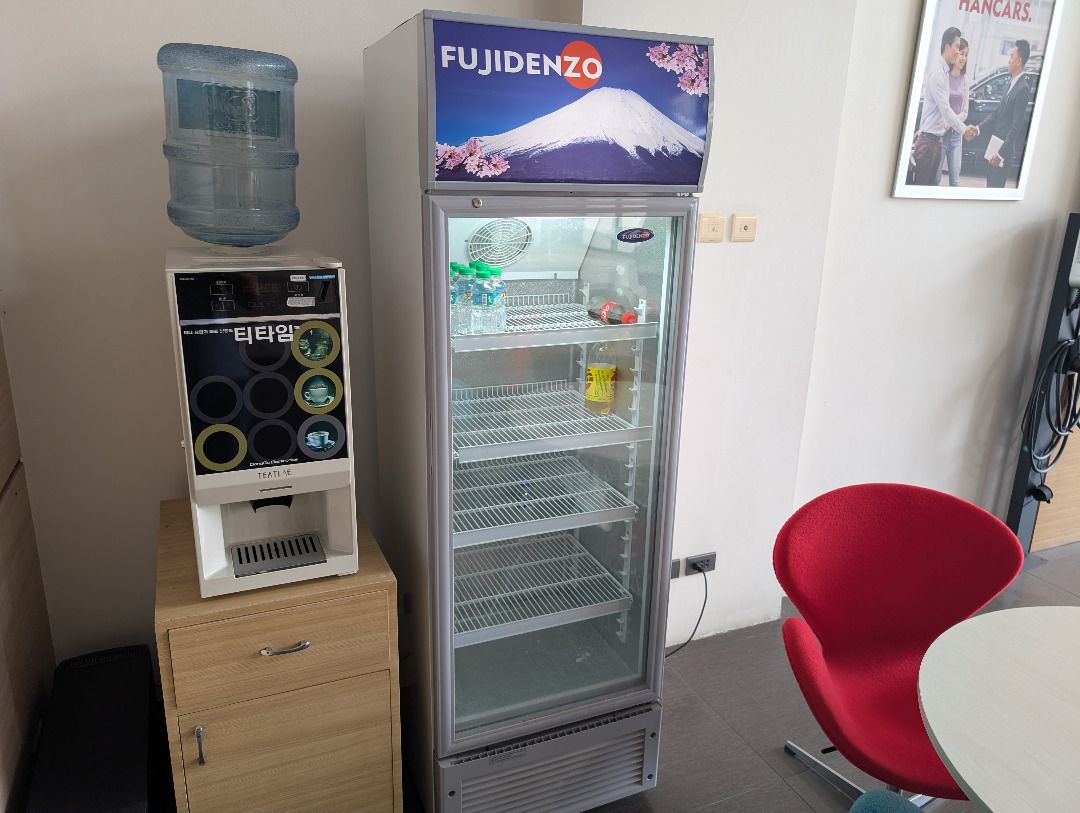 Fujidenzo Refrigerator 9 cu.ft (Category: Refrigerators and Freezers) located in Manila. Submitted by Extravamanza (Listing ID 1452960840, Image 1). Description: - Fujidenzo Refrigerator - Features a stylish glass door - Multiple shelves for ample storage - Perfect for keeping beverages chilled - Good condition.