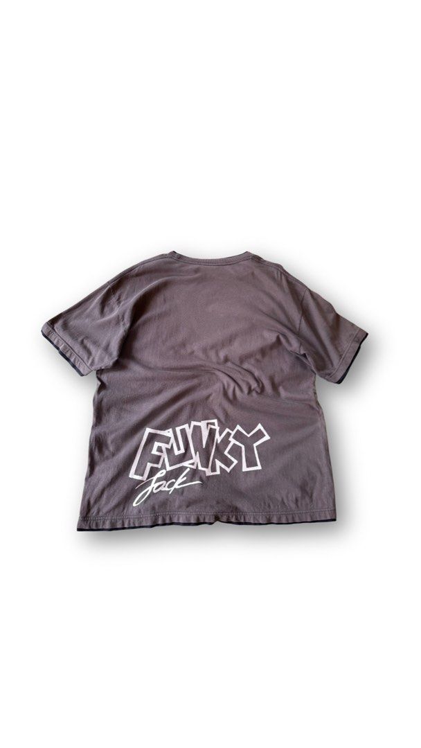Funky Jack Graphic T-Shirt Size 3L (Category: Tshirts & Polo Shirts ) located in Manila. Submitted by scorpion.94 (Listing ID 1452922714, Image 3). Description: - Grey graphic t-shirt - Features Funky Jack character print on both front and back - Size: 3L - Dark grey trim on collar - Ideal for casual outfits - Slightly Negotiable pass sa barat‼️.
