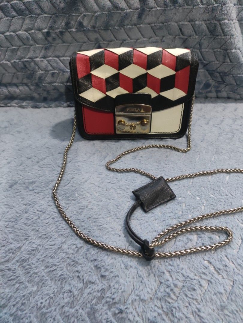 Furla Metropolis Leather Crossbody Bag (Category: Cross-body Bags) located in Cainta. Submitted by luxesparkle (Listing ID 1453006497, Image 1). Description: Furla Metropolis Bag U.S. bought very nice in actual .