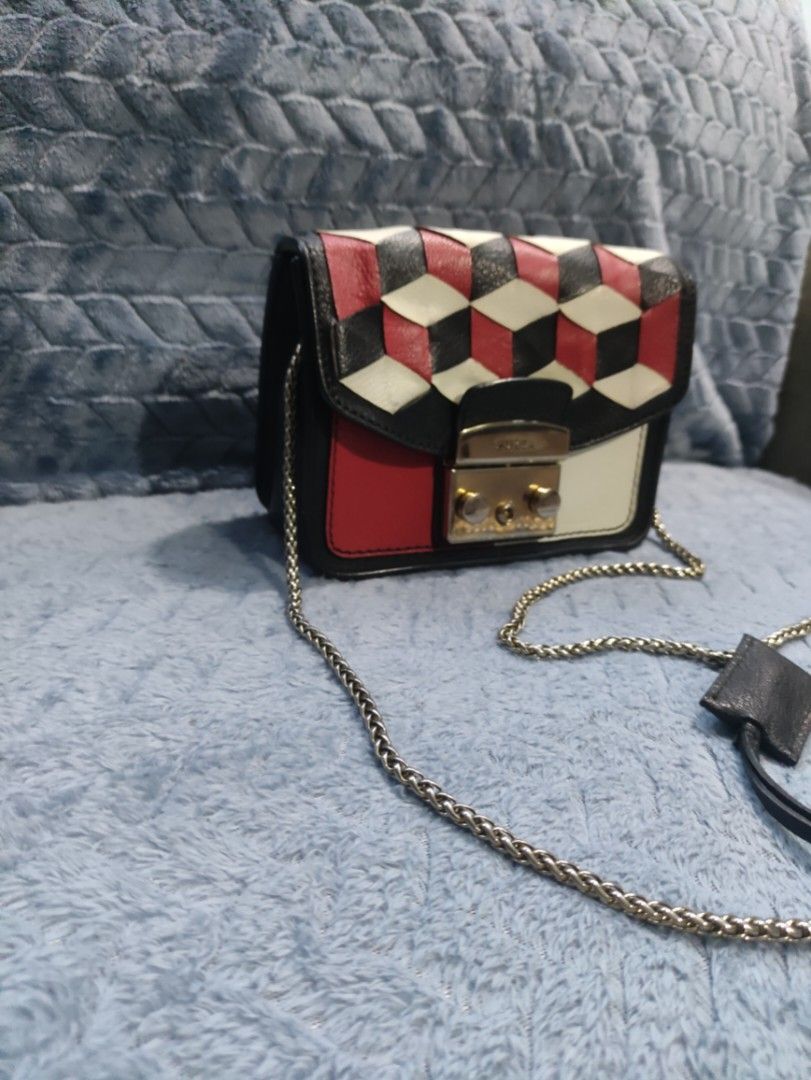 Furla Metropolis Leather Crossbody Bag (Category: Cross-body Bags) located in Cainta. Submitted by luxesparkle (Listing ID 1453006497, Image 2). Description: Furla Metropolis Bag U.S. bought very nice in actual .