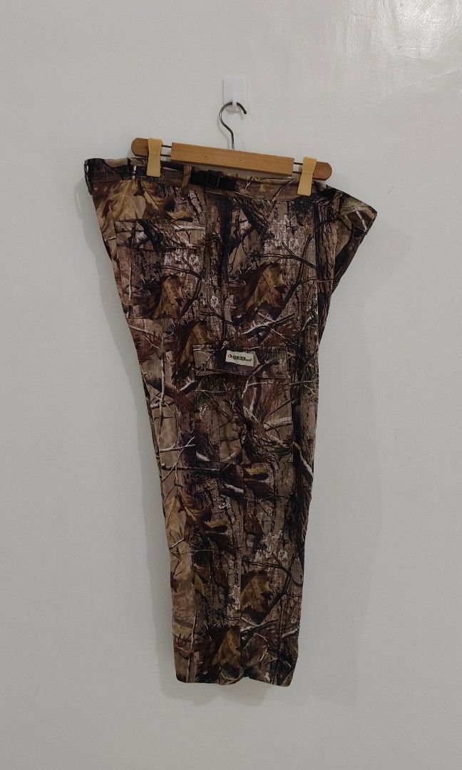 Gander MTN Realtree Camo Cargo Hunting (Category: Jeans) located in Mati. Submitted by gsthrift (Listing ID 1452987732, Image 1). Description: Width 42 Length 39 Hem 11.