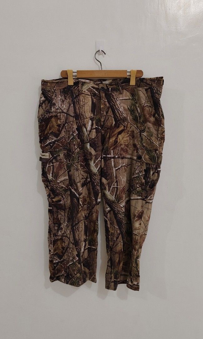 Gander MTN Realtree Camo Cargo Hunting (Category: Jeans) located in Mati. Submitted by gsthrift (Listing ID 1452987732, Image 2). Description: Width 42 Length 39 Hem 11.