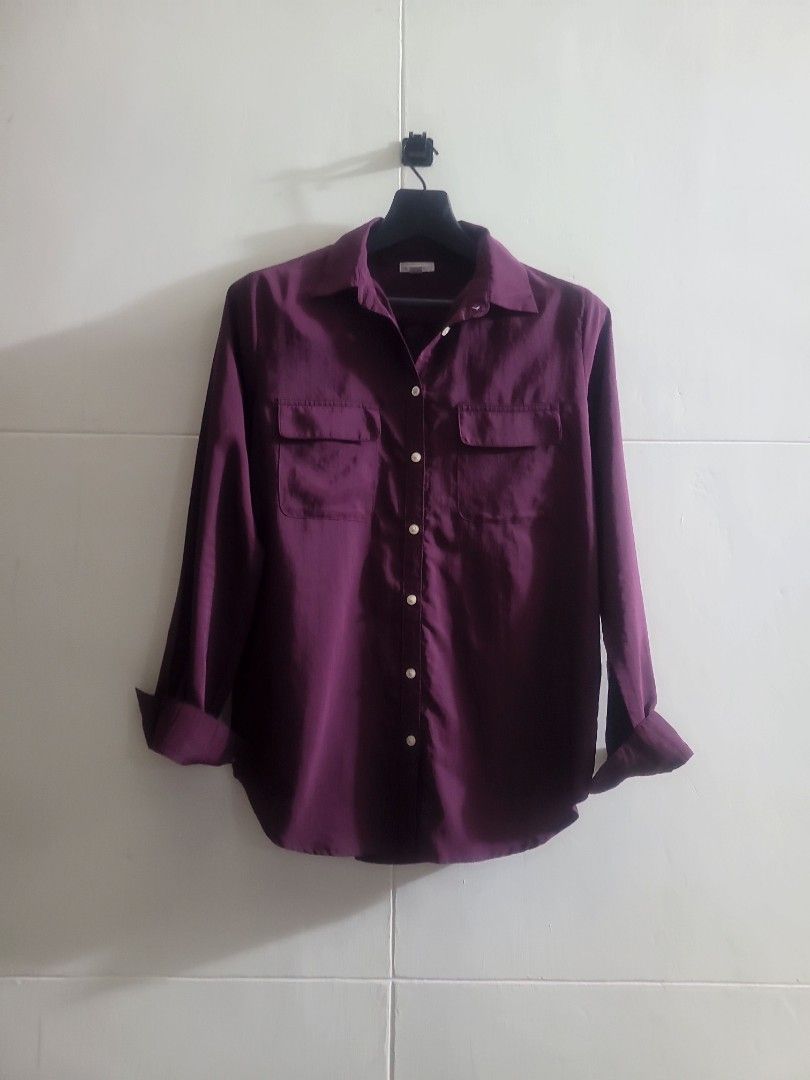 Gap Bottondown (Category: Longsleeves) located in Los Banos. Submitted by lopecruz (Listing ID 1452996892, Image 1). Description: armpit laid flat : 19 length : 26 Like new condition runs S -M.