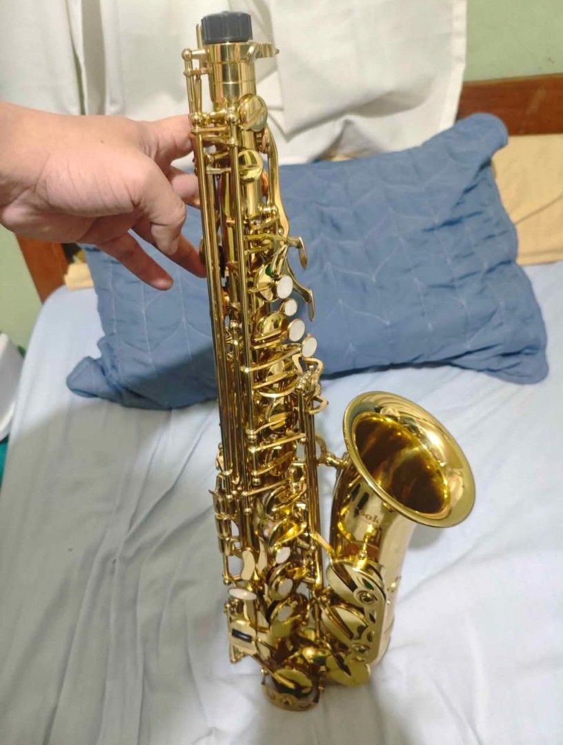 Gold Alto Saxophone (Category: Musical Instruments) located in Manila. Submitted by naffysimblante03 (Listing ID 1452952562, Image 1). Description: Rivera Classic Finish Alto Saxophone -rarely used,only used for practice for few weeks,after that,never been used again -almost new (bought on Feb 2025) -with reciept and PMS discount card(same card for warranty but already expired because it's only 6 months from date of purchase) -very shiny- Beautif