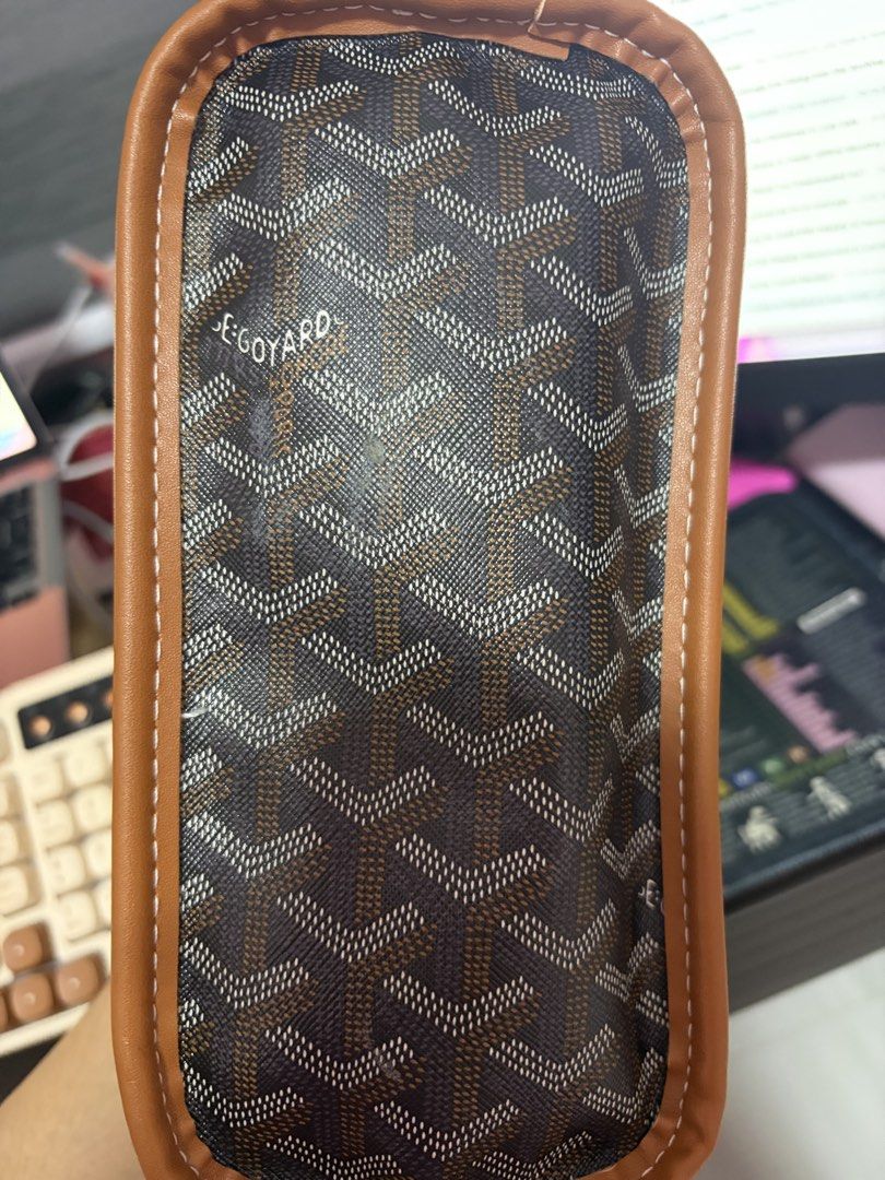 9.9 Sale Goyard Mini Anjou with Pouch Reversible (Category: Luxury Bags & Wallets) located in Morong. Submitted by Kaycer00 (Listing ID 1453025946, Image 3). Description: - Classic Goyard tote bag not Orig ., Class S, looks good and feels good din while hawak - Features iconic chevron pattern - Comes with a matching pouch - Genuine leather trim and handles - Spacious interior - Ideal for everyday use Rush for 830 pesos only.