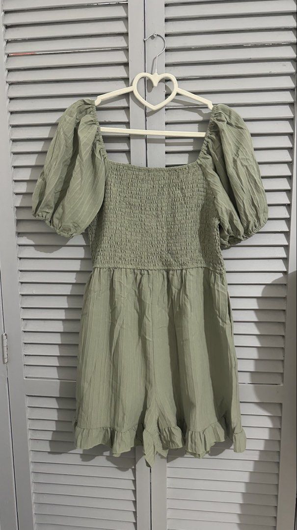 Green midi dress (Category: Dresses) located in Balanga. Submitted by ruffa_assorted_item (Listing ID 1452891382, Image 1). Description: .