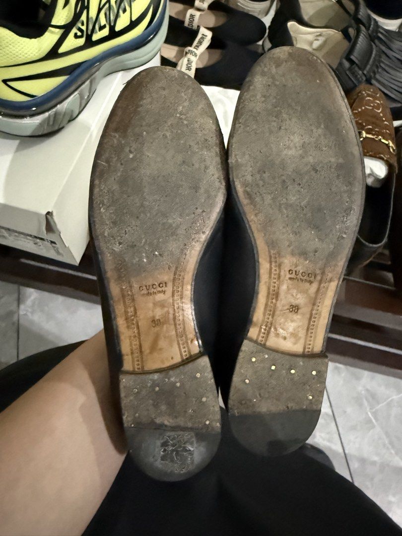Gucci Black Leather Horsebit Loafers (Category: Loafers) located in Quezon City. Submitted by msan999 (Listing ID 1452998993, Image 2). Description: - Classic Gucci loafers in black leather - Iconic gold horsebit detail - Size: 38 - Plenty of life remaining - Perfect for dressing up or down.