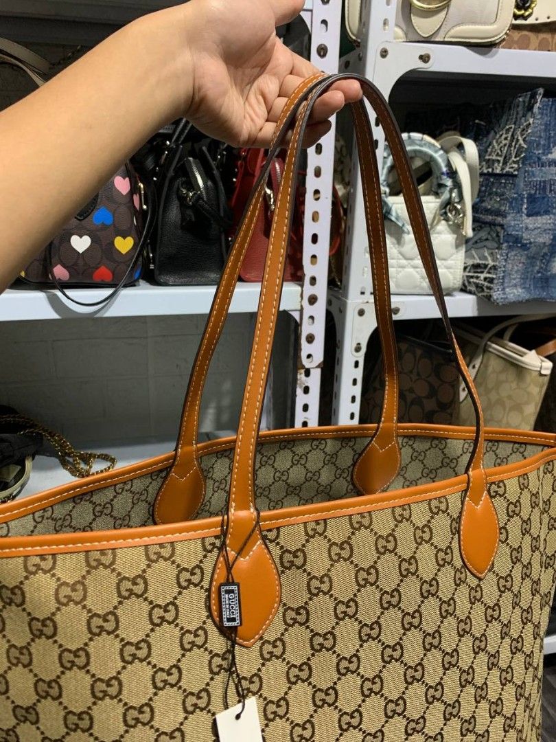Gucci Totissima Large Reversible (Category: Tote Bags) located in Valenzuela. Submitted by _prettysimplecollection (Listing ID 1453033577, Image 2). Description: .