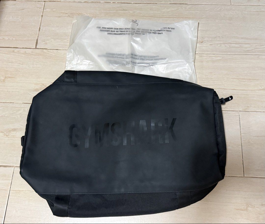 Gymshark EVERYDAY HOLDALL (Category: Sling Bags) located in Quezon City. Submitted by _cjbarrera (Listing ID 1452958182, Image 2). Description: .