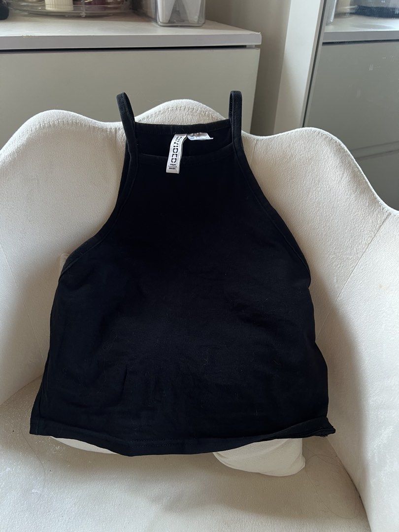 H&M Basic Black Halter Tank Top (Category: Sleeveless) located in Las Pinas. Submitted by reiclutter (Listing ID 1452912691, Image 1). Description: - Brand: H&M Basic - Style: Halter neck tank top - Material: Soft fabric - Features: Versatile, great for layering or wearing alone.