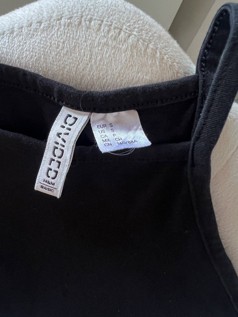 H&M Basic Black Halter Tank Top (Category: Sleeveless) located in Las Pinas. Submitted by reiclutter (Listing ID 1452912691, Image 2). Description: - Brand: H&M Basic - Style: Halter neck tank top - Material: Soft fabric - Features: Versatile, great for layering or wearing alone.