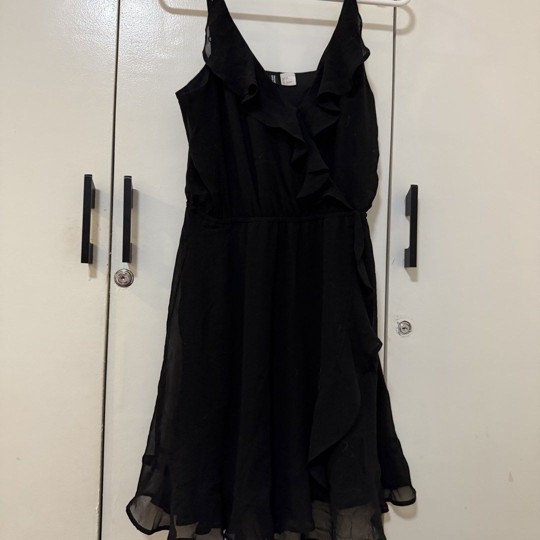 H&M Divided Black Ruffle Strap Dress (Category: Dresses) located in Bulacan. Submitted by declutter_diary02 (Listing ID 1452885922, Image 1). Description: - Brand: H&M Divided - Color: Black - Size: 4 / Small - Style: Spaghetti strap dress - Details: Ruffle detail, adjustable straps, elasticated waist - Skirt: Flowy chiffon PLEASE READ ‼️ MOP: Gcash or Bank transfer MOD: Lalamove/Grab or J&T (pickup only) Pickup time 12 PM ONWARDS Buyer will book