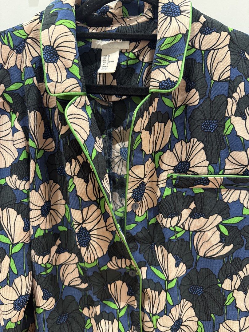 H&M limited ed floral blouse blazer jacket (Category: Longsleeves) located in Makati City. Submitted by nmvs1 (Listing ID 1452889336, Image 2). Description: Never worn new no tag H&m floral can be worn As blouse jacket blazer Us8 medium to large frame Button down.