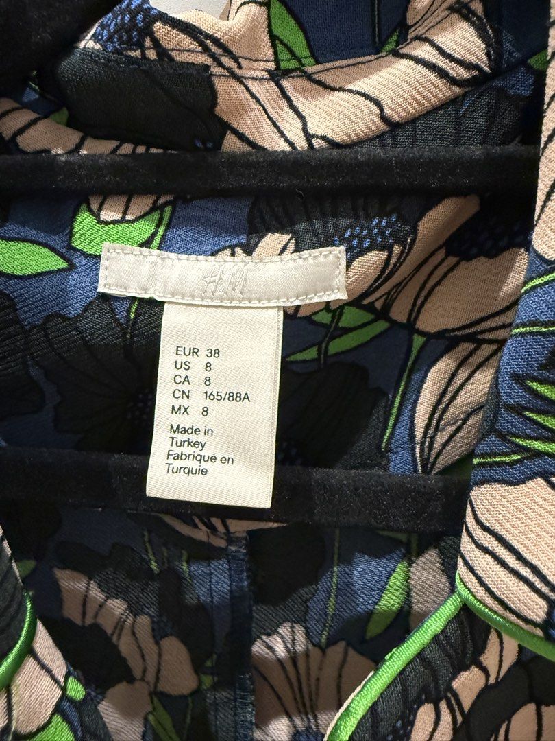 H&M limited ed floral blouse blazer jacket (Category: Longsleeves) located in Makati City. Submitted by nmvs1 (Listing ID 1452889336, Image 3). Description: Never worn new no tag H&m floral can be worn As blouse jacket blazer Us8 medium to large frame Button down.