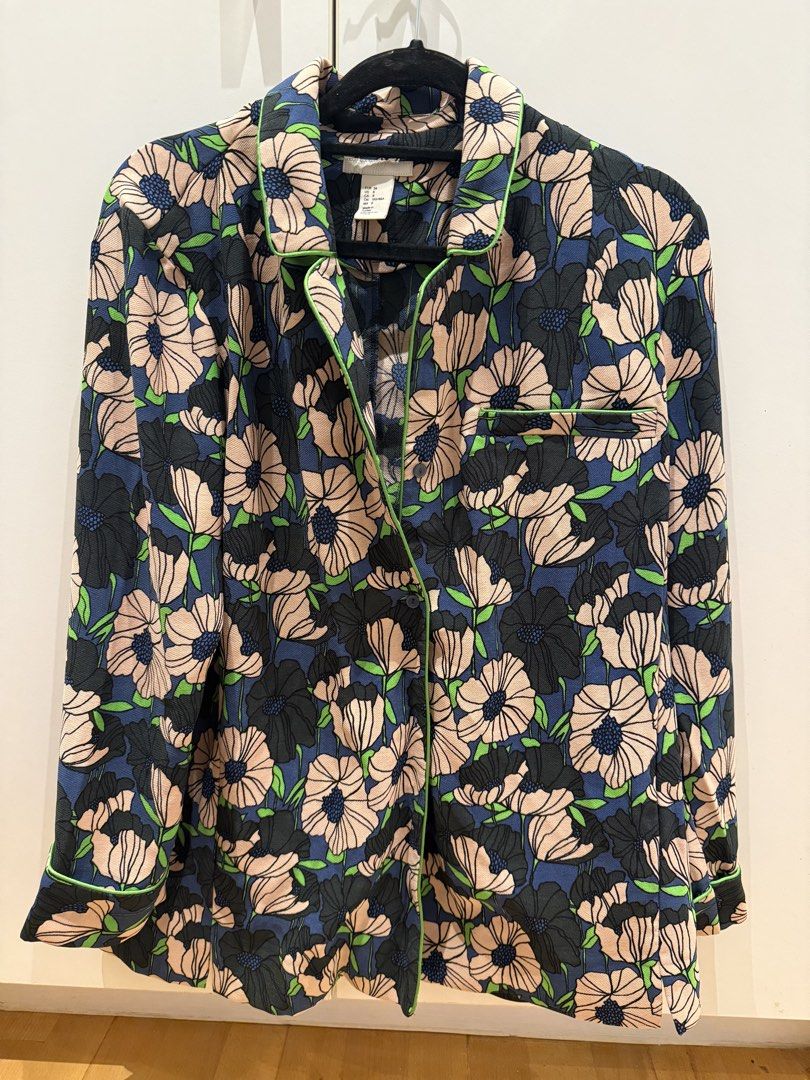 H&M limited ed floral blouse blazer jacket (Category: Longsleeves) located in Makati City. Submitted by nmvs1 (Listing ID 1452889336, Image 1). Description: Never worn new no tag H&m floral can be worn As blouse jacket blazer Us8 medium to large frame Button down.