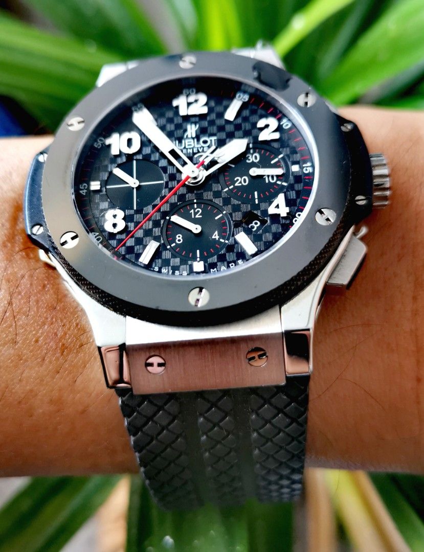HUBLOT Big Bang Ceramic Bezel 44MM Automatic Chronograph 💯%Authentic (Category: Luxury Watches) located in Mandaluyong City. Submitted by nwatch.ph (Listing ID 1452920016, Image 2). Description: Big Bang Evolution Size 44MM 9/10 Rating Ceramic Bezel Carbon Fiber Dial Sapphire Crystals F& B Automatic Chronograph Swiss Made 💯%Authentic or Money Back Thanks Admin🙏❤️.