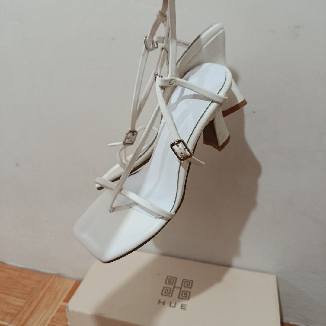 Hue Manila kalei in noir (Category: Heels) located in Cavite. Submitted by alvshe (Listing ID 1452885695, Image 3). Description: with original box has minor flaws slight chipping on strap can fit size 35.