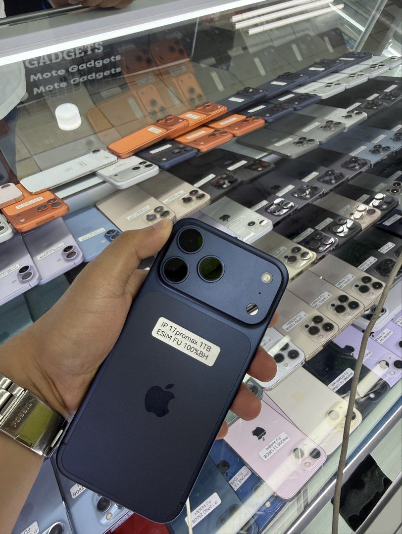 iPhone 17 Pro Max 1TB E-SIM Openline 100% Battery Health (Category: iPhone 17 Series) located in San Juan City. Submitted by Khalidmgdla08 (Listing ID 1452937487, Image 2). Description: FOR SALE | TRADE/SWAP Price: 82,500 On hand: iPhone 17 Pro Max✔️ 1TB ✔️ E-SIM OPENLINE ✔️ 100% Batt health ✔️ 100% Original ✔️ 99% Makinis ✔️ 99% Smooth ✔️ NOT REFURB ✔️ NO HIDDEN ISSUES ✔️ NEVER BEEN REPAIRED ✔️ TEST TO SAWA✔️ FREE 3-UTOOLS ✔️ ANY MODEL OF IPHONE