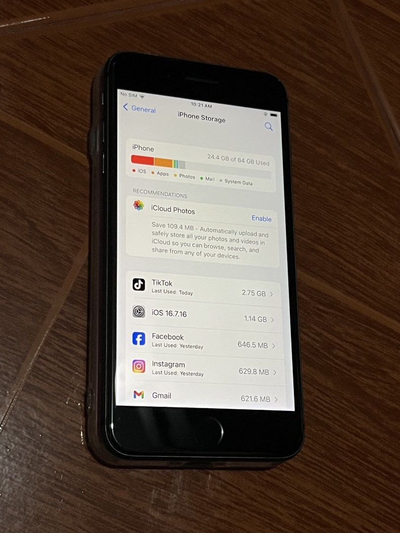 iPhone 8 Plus (Category: iPhone 8 Series) located in Bocaue. Submitted by kimchiwew (Listing ID 1452892737, Image 3). Description: iPhone 8 Plus 64 GB Local Variant (P/A) 72% Battery Health 16.7.15 iOS Version Issues: Paint chips Scratches Inclusion: Unit Case .