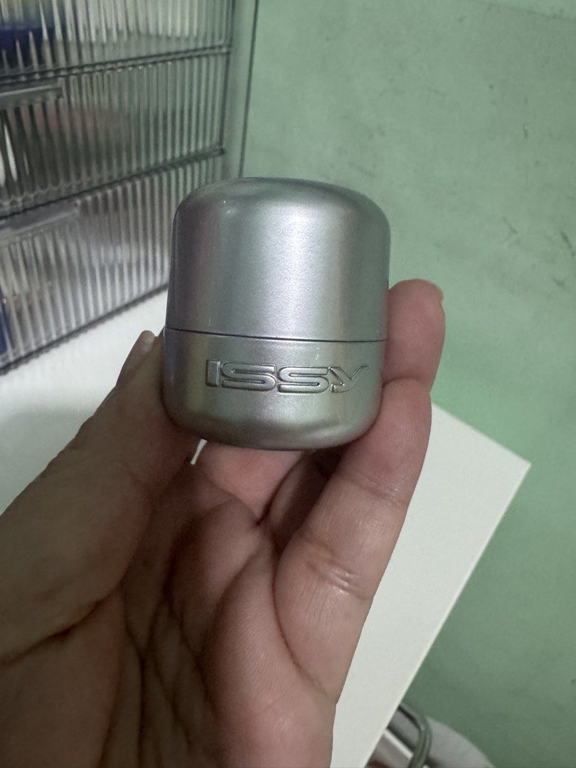 ISSY by ISSEIMI Creme Shadow Stick - Husk (Category: Makeup) located in Muntinlupa City. Submitted by simmday (Listing ID 1453011920, Image 3). Description: - ISSEIMI Creme Shadow Stick - Shade: Husk (Light cool contour) - Easy to apply and blend - Ideal for everyday subtle contouring - Comes in sleek silver packaging - I only used it once using a brush RFS: contouring is not for me, thus decluttering .